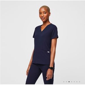 Figs Casma Three-Pocket Scrub Navy Blue V Neck Top XS